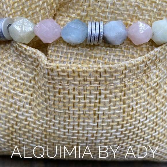 Chunky Howlite hand made beaded statement bracelet - Picture 5 of 6